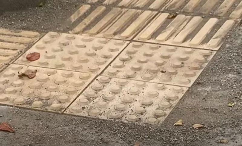 Правила укладання тактильної тротуарної плитки